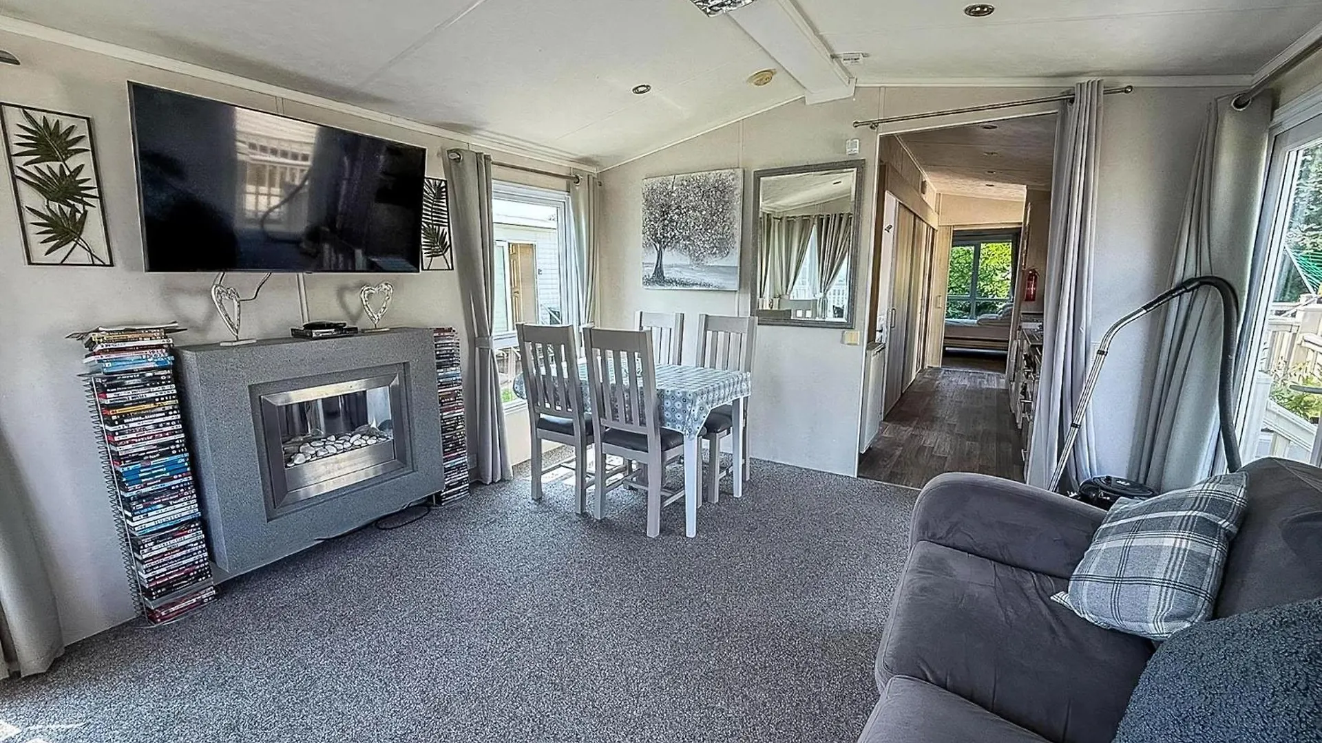 Lovely Wheelchair Friendly Caravan At Skipsea Sands In Yorkshire Ref 41167Wf Barmston Parque de Campismo
