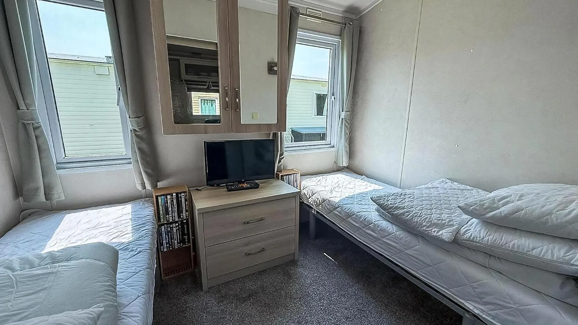 Lovely Wheelchair Friendly Caravan At Skipsea Sands In Yorkshire Ref 41167Wf Barmston 0*,  Reino Unido