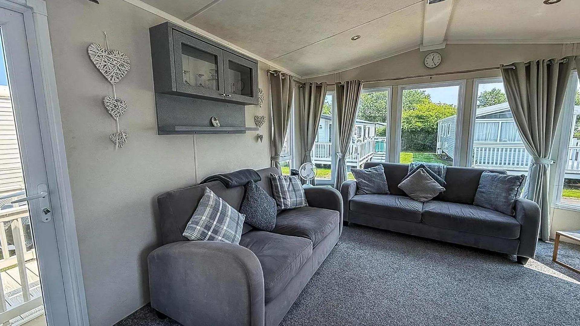 Lovely Wheelchair Friendly Caravan At Skipsea Sands In Yorkshire Ref 41167Wf Barmston 0*,