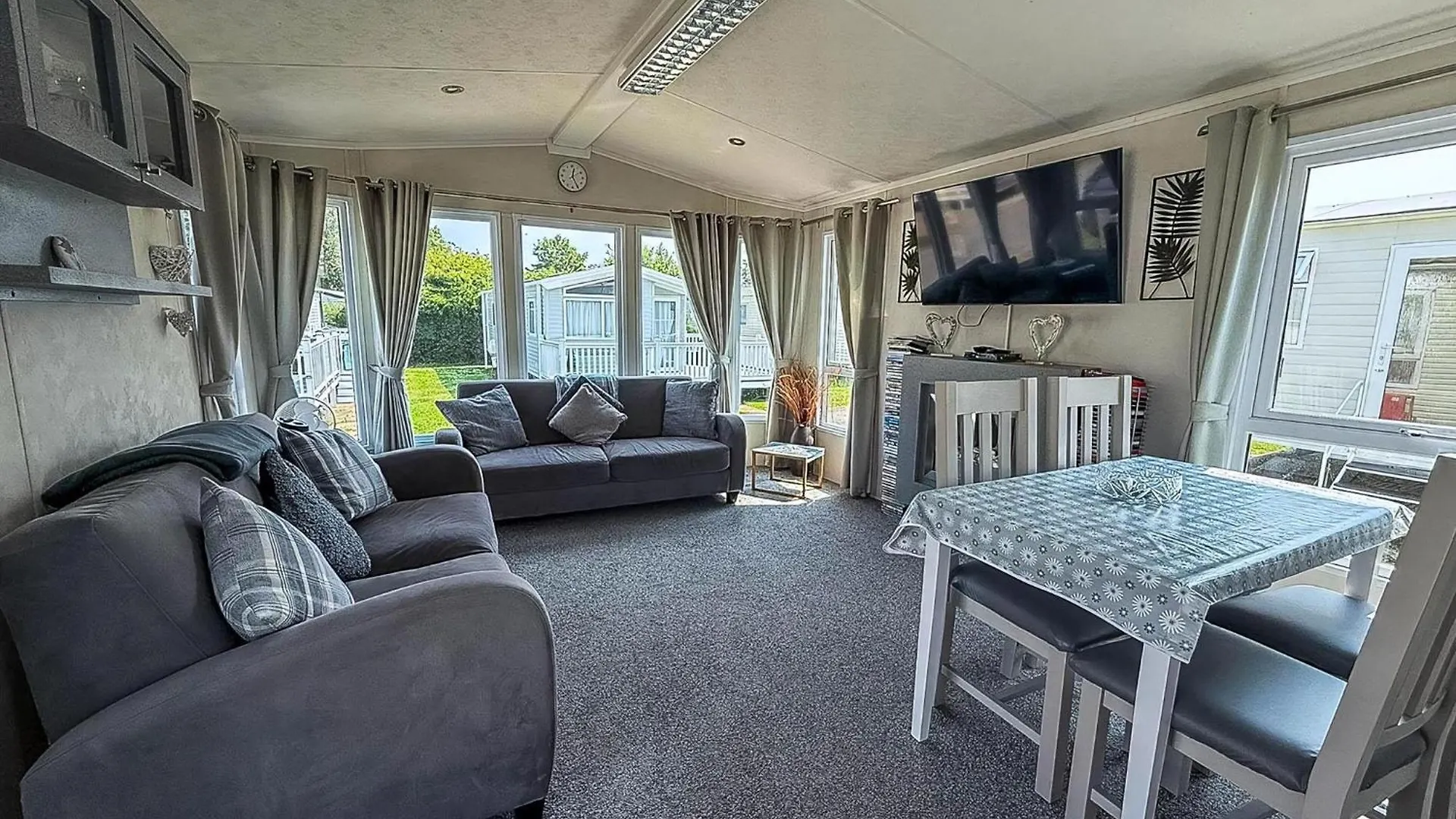 Lovely Wheelchair Friendly Caravan At Skipsea Sands In Yorkshire Ref 41167Wf Barmston